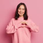 young women showing love for inspirational love quotes